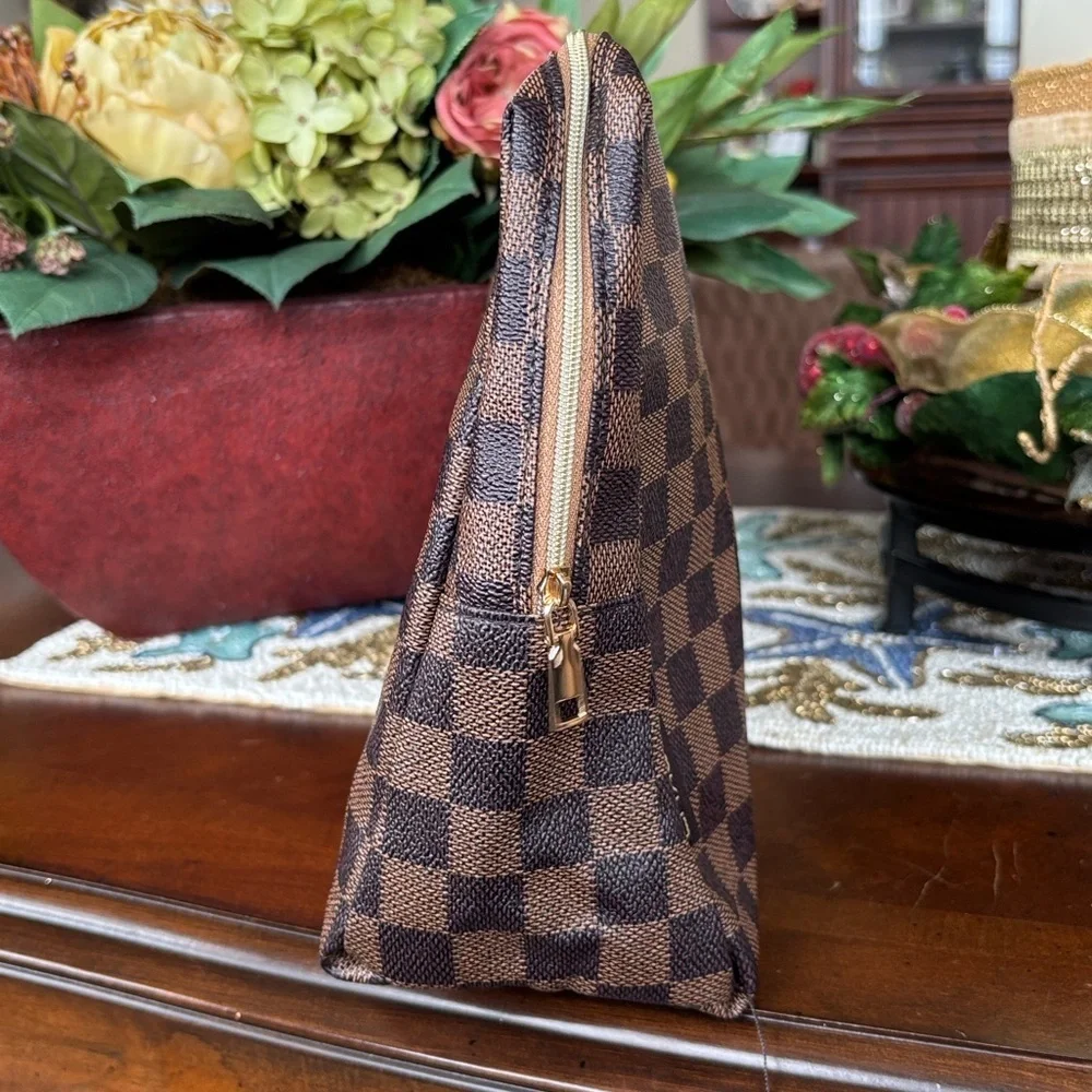 Brown Checkered Zippered Travel Pouch Makeup Bag w/ 14 Pairs of Faux Mink Lashes